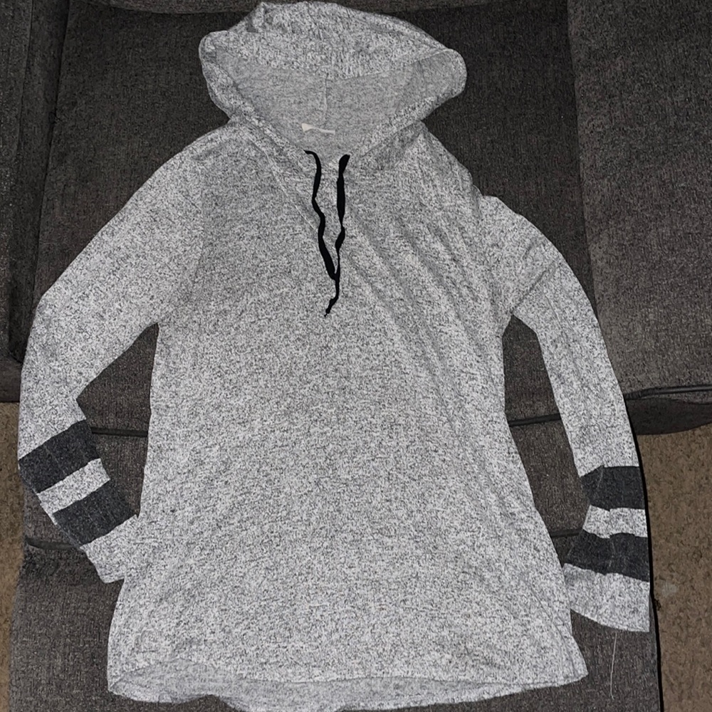 Juniors grey long sleeve hoodie shirt.